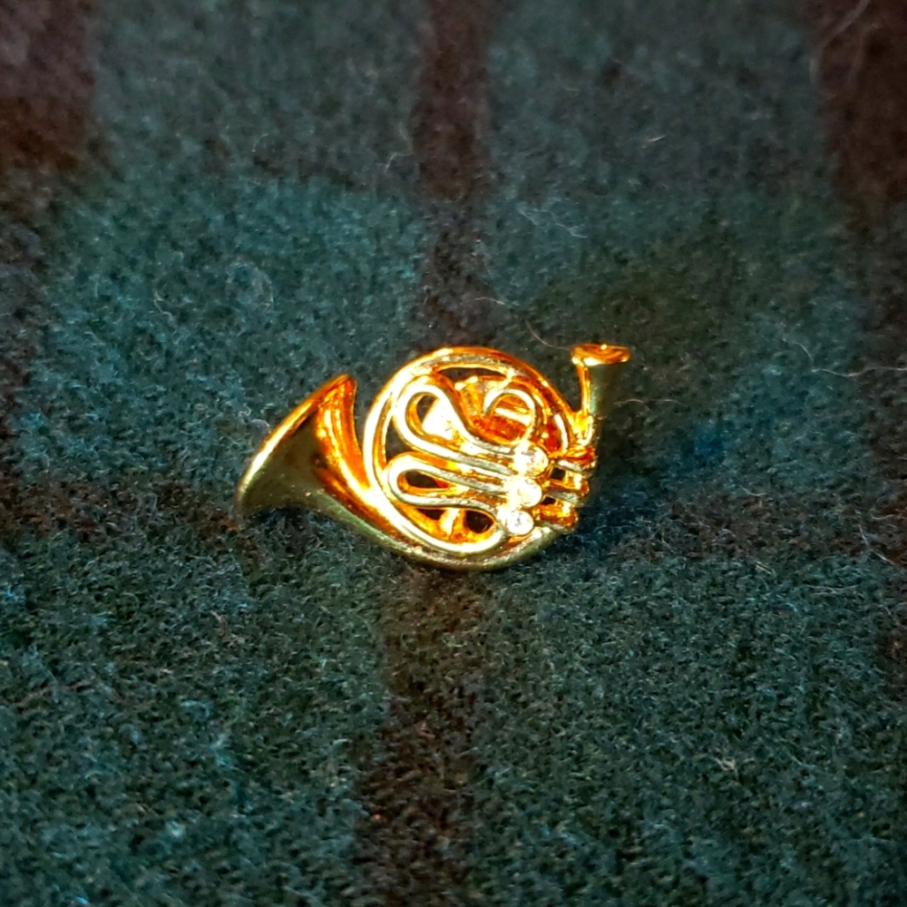 Tie Tack / Pin - French Horn Orchestra Pin w/Rhinestones - VTG 80s Gold-Tone EVC - Picture 7 of 8